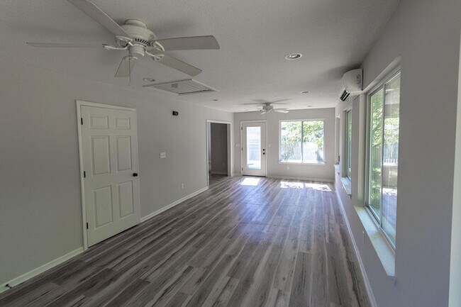 Building Photo - 1404 Jean Rae Dr