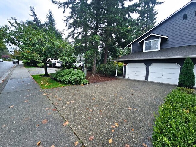 Foto del edificio - Townhome in Fin Hill- 2 Large Master Bedrooms, 2 Car Garage, Fully Fenced Yard, AC