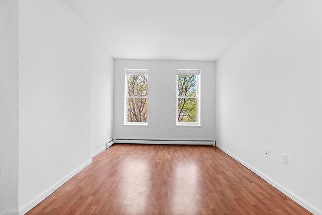 Building Photo - 263 10th St
