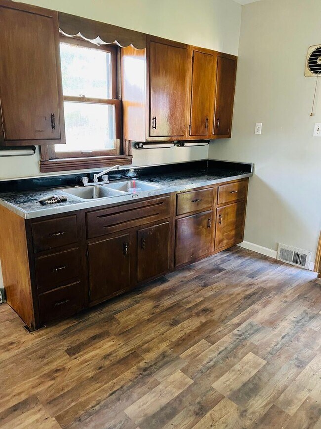Building Photo - 2 br, 1 bath House - 301 Patterson Ave