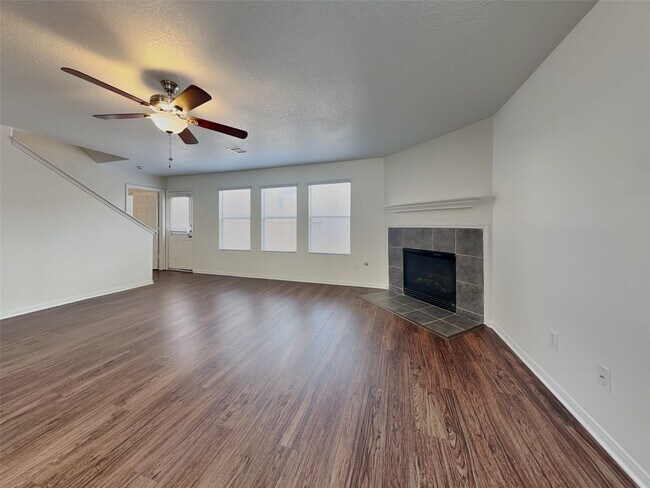 Building Photo - 16973 Scenic Knoll