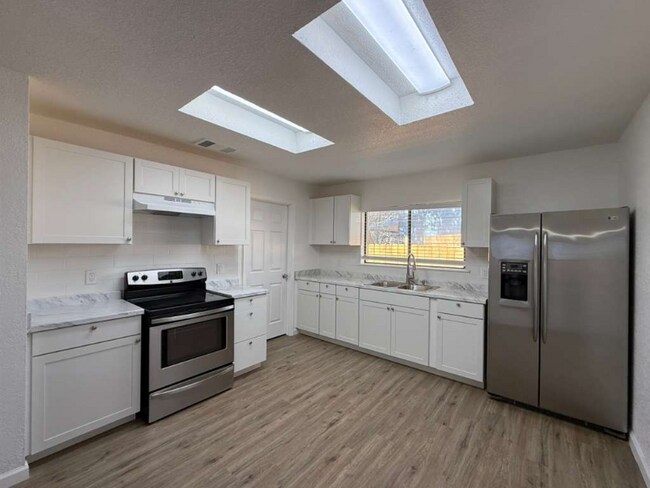 Building Photo - 1015 Arrowhead Trail