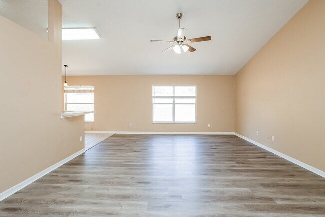 Foto del edificio - 10449 Lake Hasson Cir