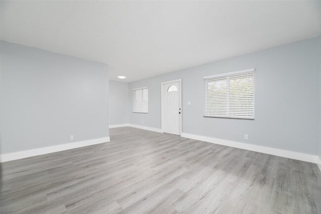 Building Photo - 1401 NE 17th Ct