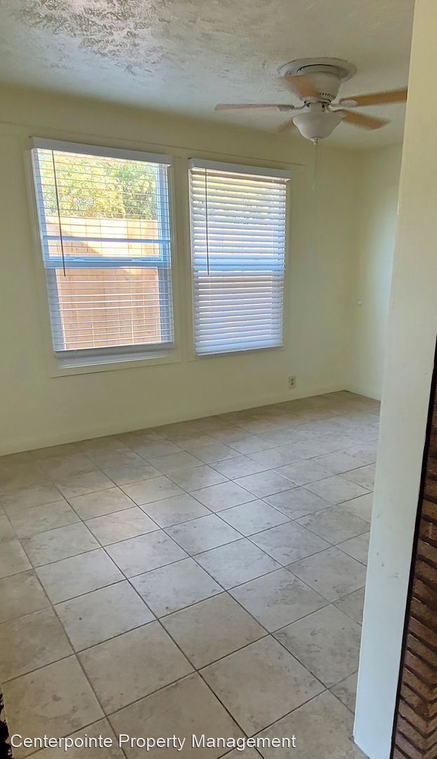 Foto del edificio - 3 br, 1 bath House - 335 NE Cummins St.