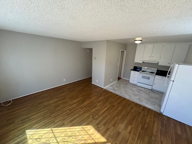 Foto del edificio - New Hampshire Luxurious Apts