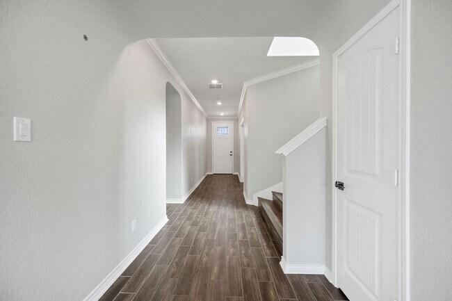 Building Photo - 4 Bedroom/2.5 Bath Texas Research Park Sub...