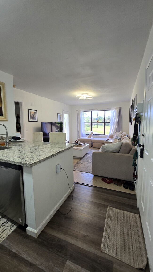 Foto del edificio - 4361 W McNab Rd