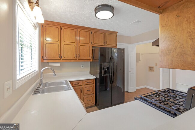 Building Photo - 1324 Avery Dr