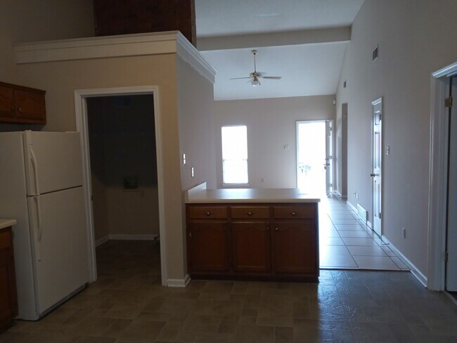Building Photo - 5529 Oak Branch Cir S