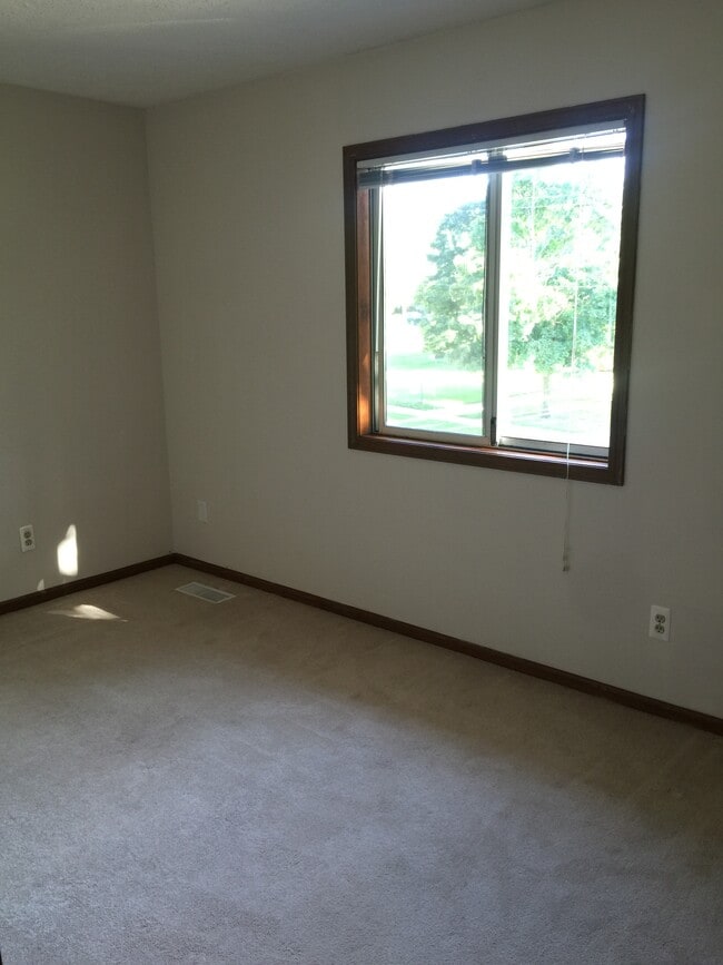 Bedroom - 1939 Hoyt Ave