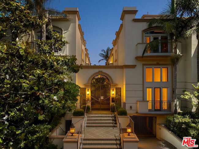 Foto del edificio - 11974 Mayfield Ave