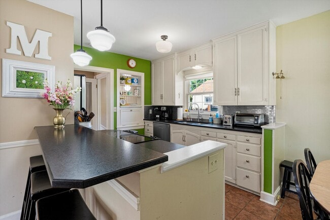 Building Photo - Rose Park Home - Furnished