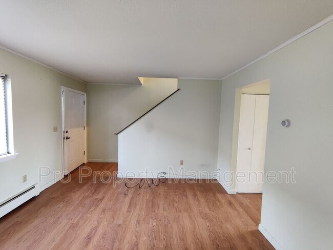 Building Photo - 218 Oakville Ave