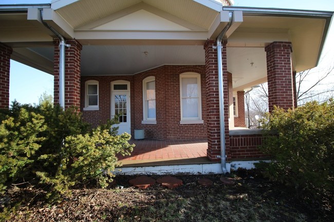 Building Photo - 3 br, 1.5 bath House - 111 Wall Street