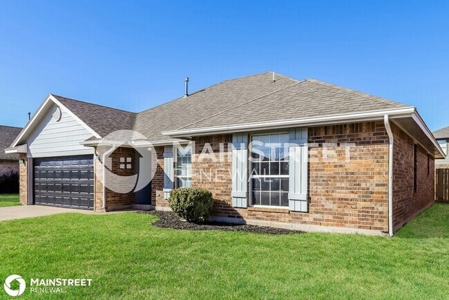 Building Photo - 11121 Sw 6Th St, Yukon, OK 73099