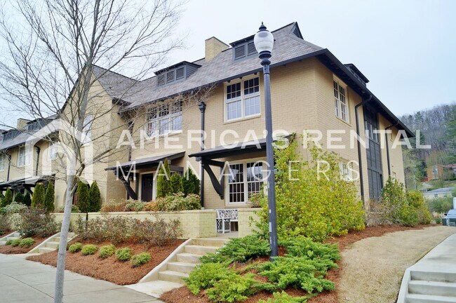 Foto del edificio - DEPOSIT PENDING! Beautiful Loft Style Town...