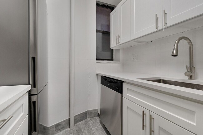 Building Photo - 334w47