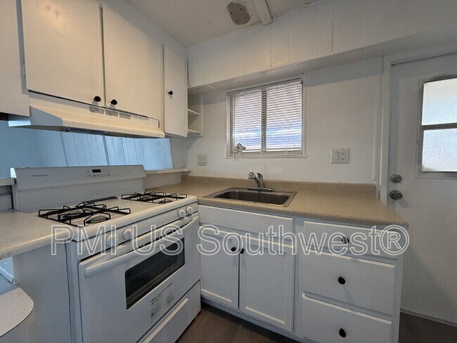 Foto del edificio - 750 Brill Dr