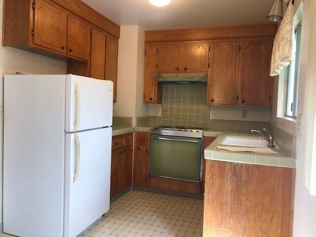 Building Photo - 581 Belden St