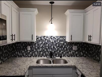 Foto del edificio - 6875 Kathleen Ct