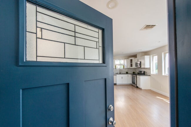 Foto del edificio - 635 N Harvard Blvd