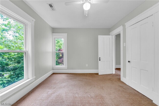 Foto del edificio - 140 Woodrow Ave