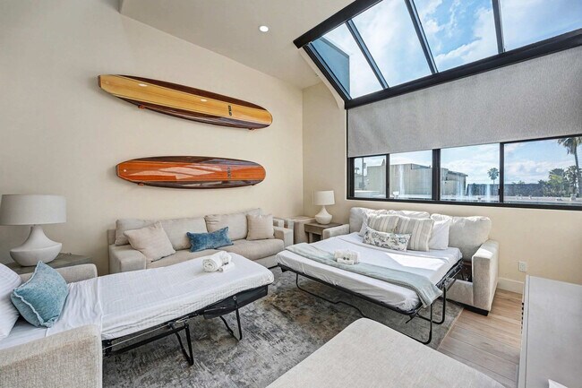 Foto del edificio - 357 Playa Del Sur St