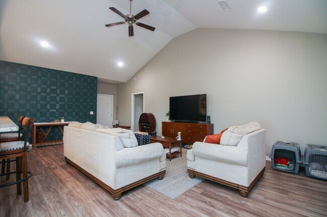 Foto del edificio - Newer 3 bedroom, 2 bath Phenix City Home w...