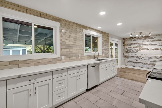 Foto del edificio - Beacon Hill 2 bed 1 bath home