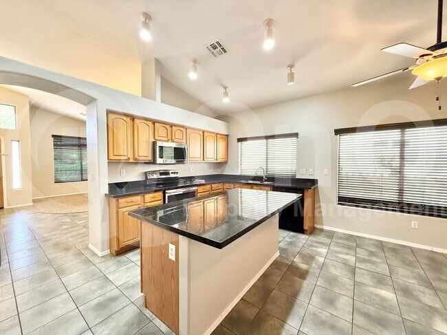 Foto del edificio - 1523 E Black Diamond Dr