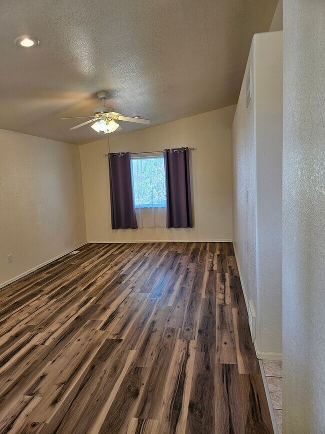 Foto del edificio - ALL PROSPECTIVE TENANTS MUST SUBMIT A $58 NON-REFUNDABLE APPLICATION FEE PER APPLICANT ONLINE AND...