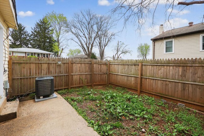 Foto del edificio - 3 Bedroom End Unit Townhouse in Culpeper