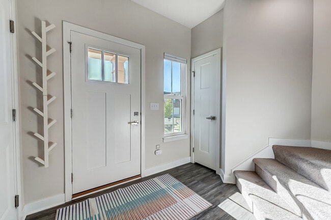 Building Photo - 7905 Pinnacle Point Dr
