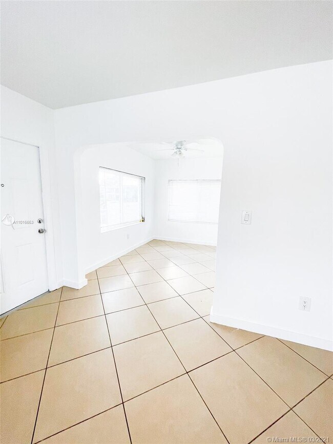 Foto del edificio - 1215 NE 109th St