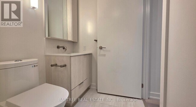 Photo du bâtiment - 110 Broadway Ave