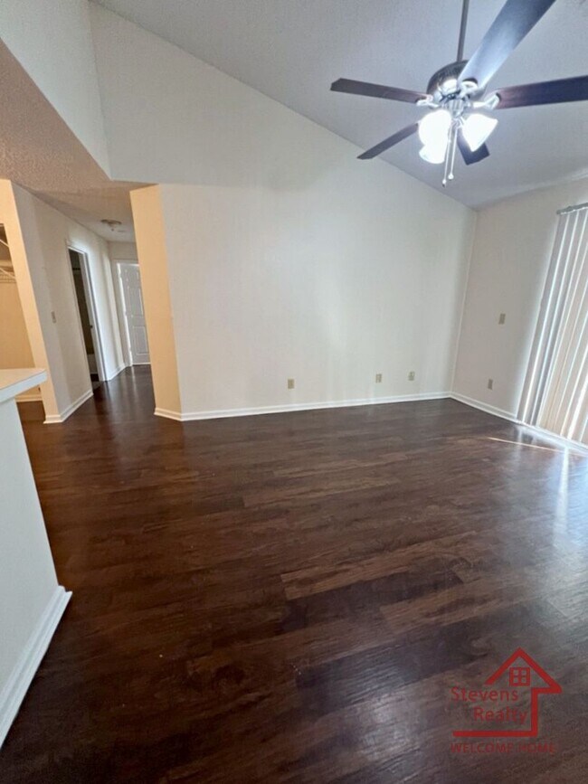 Foto del edificio - 430 Oriole Dr