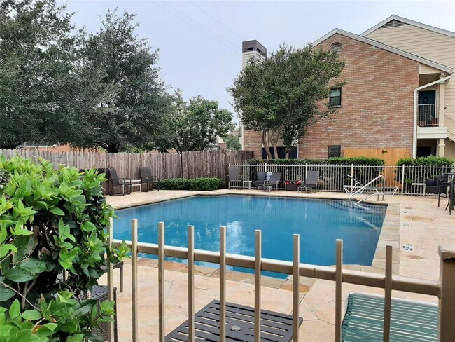 Building Photo - 767 Bering Dr