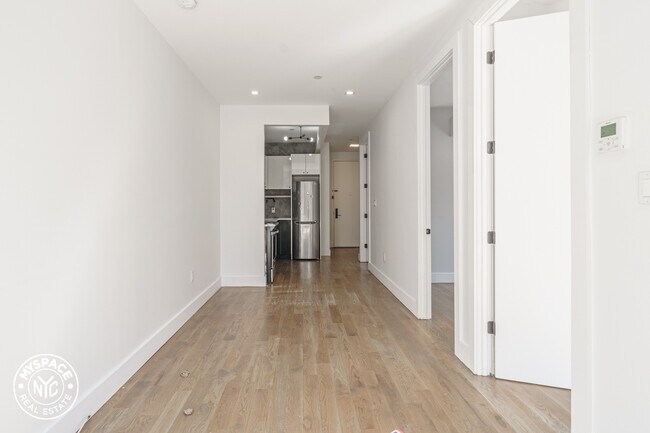 Building Photo - 916 Bergen St