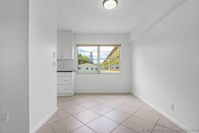 Building Photo - 74 Mansfield B