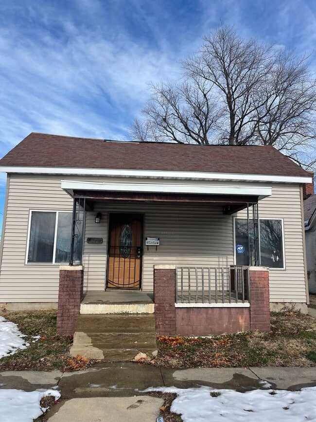 Building Photo - 417 W Reynolds St