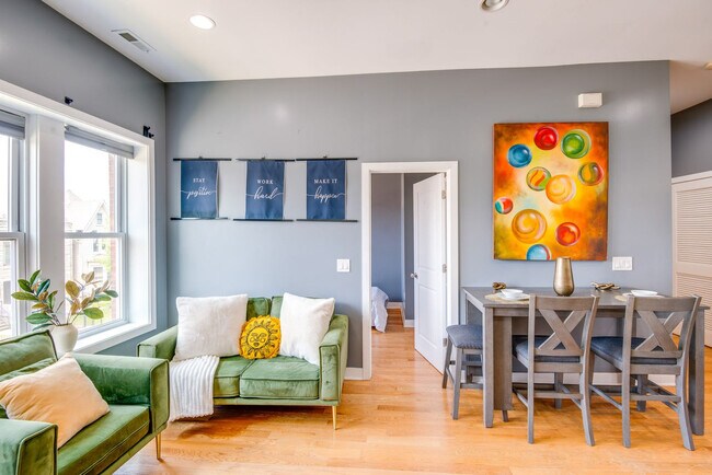 Foto del edificio - 4241 S Langley Ave