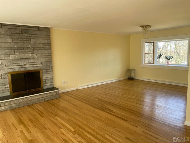 Building Photo - 242 Grandview Ave