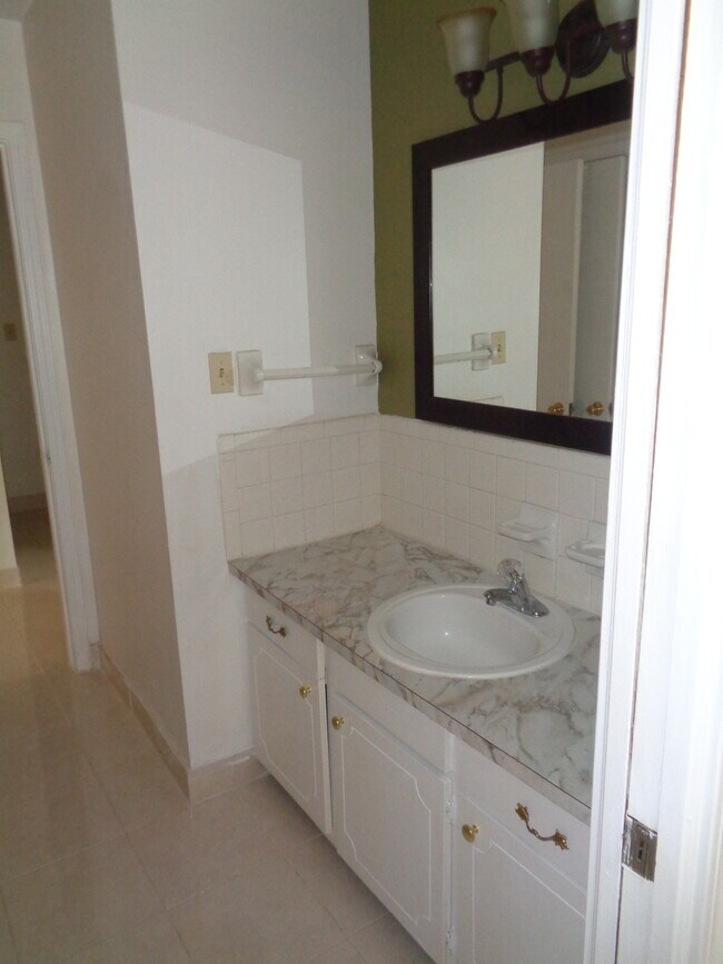baño completo - 5652 Hinton Pl