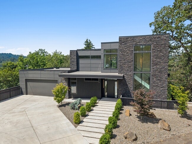 Building Photo - 985 SE Rim Rock Ln