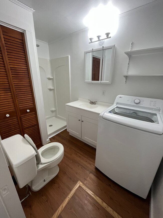 Foto del edificio - 157 W Hollis St