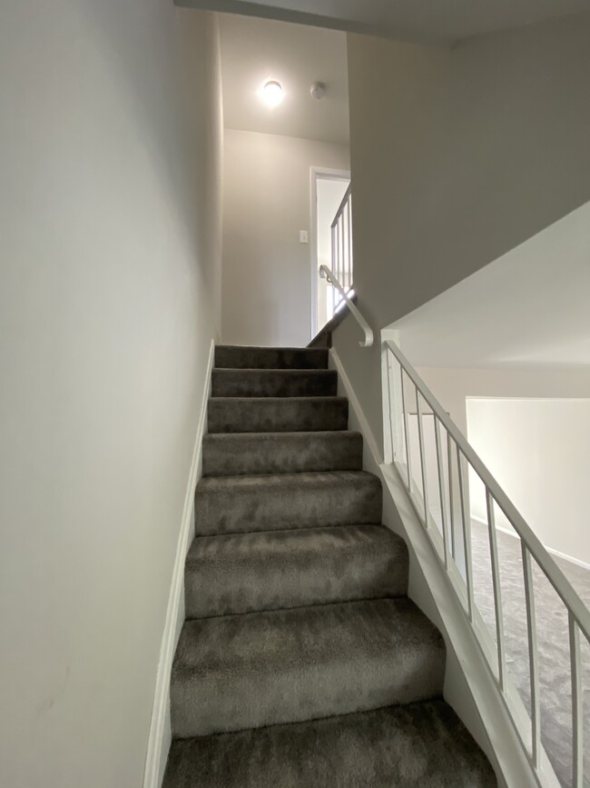 Building Photo - Catons Villas South Townhomes
