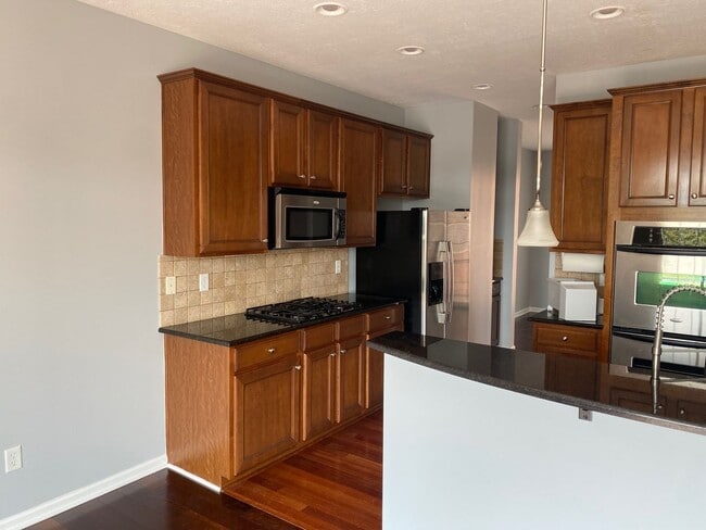 Building Photo - 3 Bedroom Apartment for Rent