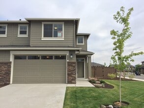 Building Photo - 3035 SW Black Butte Ln