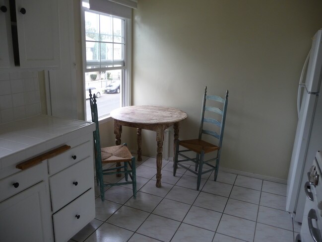 Kitchen eating area - 5408 Kinston Ave